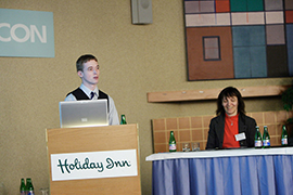 Ľuboš Omelina a prof. Bieliková počas prezentácie na konferencií SOFTECON 2008